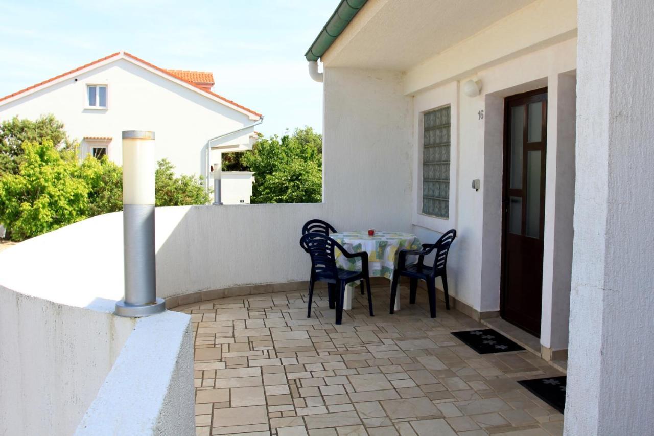 Apartments By The Sea Mandre, Pag - 8655 Kolan Exteriér fotografie